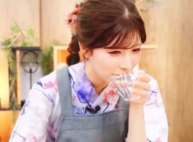 トマト吐き出しそうになる小林李衣奈さん