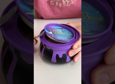 魔女の鍋に入ってる怪しいムラサキ色の粉をお湯に溶かして飲んでみた。 #shorts