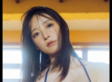 170センチ、音大卒のすごすぎボディ！初めての海で抜群プロポーション全開　山崎あみ「FLASH」で表紙