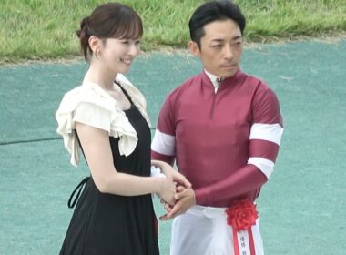 【口取り 表彰式】2025 G2 神戸新聞杯 エリキング 川田 将雅 【プレゼンターは本命馬エリキングの皆藤愛子さん 阪神競馬場】