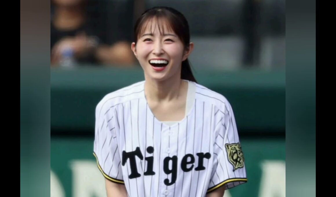 【阪神】読売テレビ佐藤佳奈アナが始球式 胸を張って豪快なワインドアップからワンバウンド投球