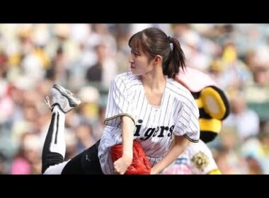 ⚾🎤【阪神】読売テレビ佐藤佳奈アナが始球式✨胸を張った豪快フォームからワンバウンド投球👏😊