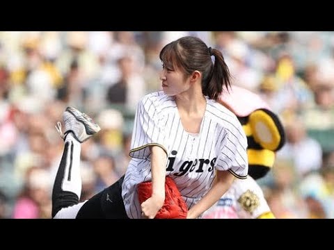 ⚾🎤【阪神】読売テレビ佐藤佳奈アナが始球式✨胸を張った豪快フォームからワンバウンド投球👏😊