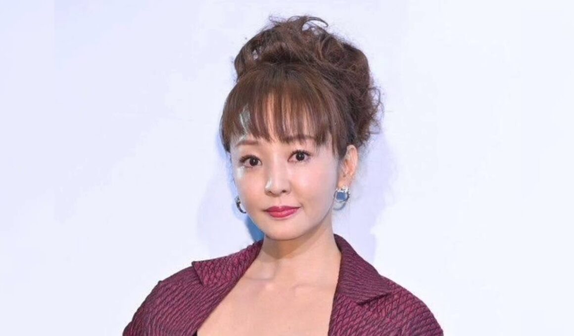 神田うの、秋川雅史コンサートで“千の風”に涙　永井美奈子との再会ショットが反響「時が止まったような美貌」