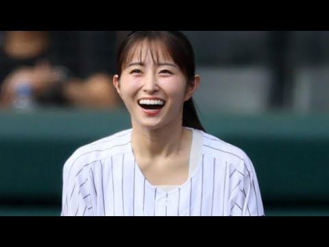 【阪神】読売テレビ佐藤佳奈アナが始球式　胸を張って豪快なワインドアップからワンバウンド投球