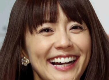 小林麻耶→國光真耶さんが赤髪に！夫とラブラブ２ショ公開「すてきなご夫婦」「お元気そう」