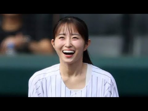 阪神】読売テレビ佐藤佳奈アナが始球式　胸を張って豪快なワインドアップからワンバウンド投球