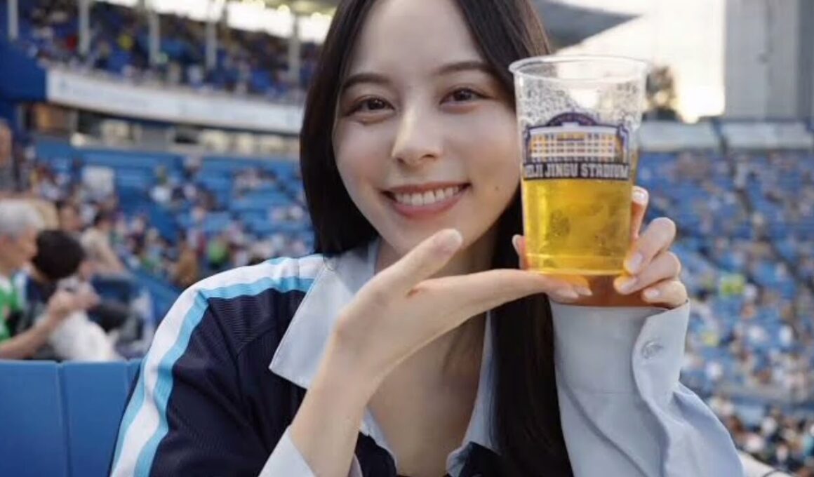 夫は１６歳上の人気芸人…山本萩子が地元で「サギ撲滅大使」　６年ぶり制服姿に「背筋が伸びた！！」