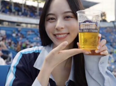夫は１６歳上の人気芸人…山本萩子が地元で「サギ撲滅大使」　６年ぶり制服姿に「背筋が伸びた！！」