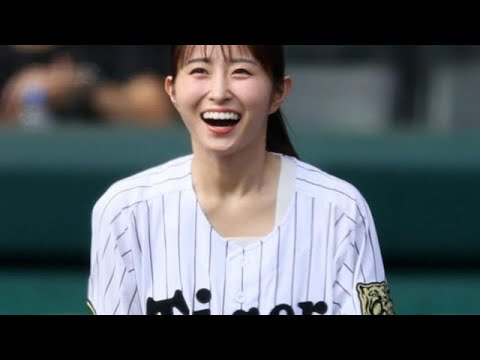 【阪神】読売テレビ佐藤佳奈アナが始球式　胸を張って豪快なワインドアップからワンバウンド投球