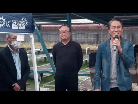 ⑴午前は葛飾愛魚会品評会で来賓挨拶 ⑵午後はライブステージでギター弾き語り⑶昨夜はキャリア45年のバドミントン