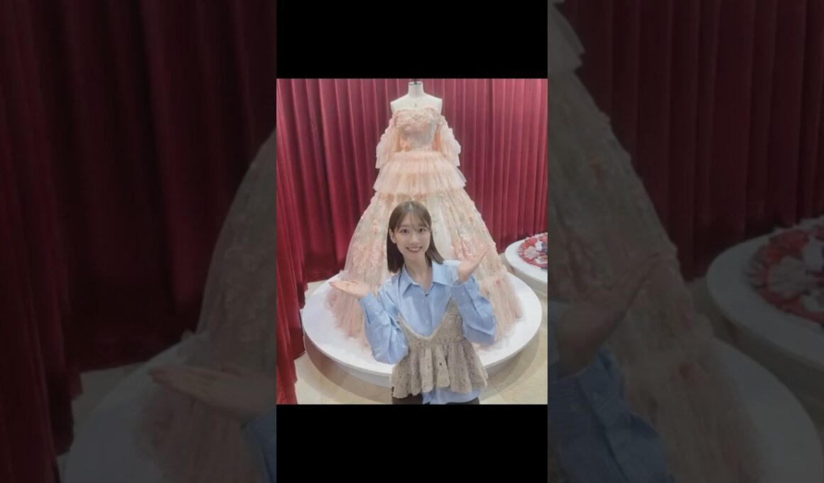 元AKB48 柏木由紀 大丸東京店で行われている#AKB48大衣装展 に行ってきました〜☺️ファンの皆さんが選ぶ好きな衣装ランキング第2位に卒業ドレスがランクイン！🎉みなさんありがとうございます😌