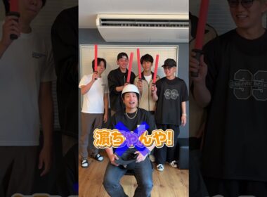 誰が後ろから叩いているでしょう？