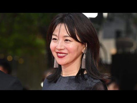 ＜大橋未歩＞ニューヨーク在住、古着ワンピと「母のお古」でレッドカーペットに　大胆スリットから美脚も披露