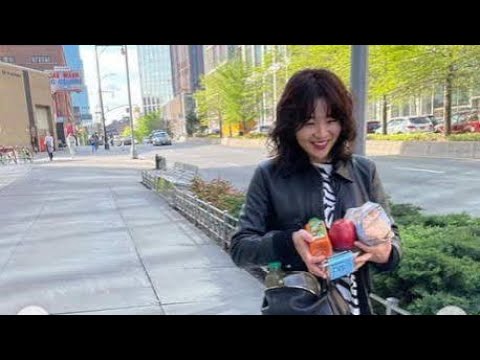 ＜大橋未歩＞ニューヨーク在住、古着ワンピと「母のお古」でレッドカーペットに　大胆スリットから美脚も披露