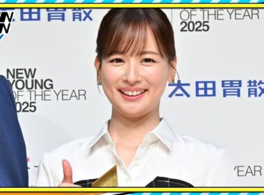 皆藤愛子、ベアトップワンピ×シャツで大人可愛く　アシメ裾で洗練度アップ　「年齢に捉われず前向きに人生を愉しむ人」で受賞