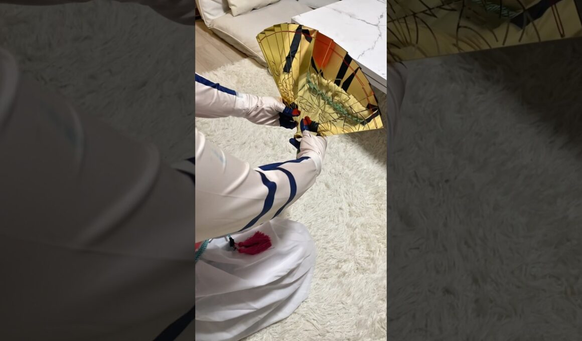 扇子を破壊しようとする猗窩座にキレる童磨🪭童磨　← @hikarin_0208 #声真似#鬼滅の刃 #猗窩座 #童磨#無限城編 #kimetsunoyaiba