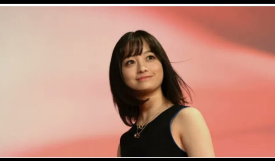 第2子妊娠中の新井恵理那、髪色大胆チェンジで雰囲気ガラリ「新鮮」「レアすぎる」ふっくらお腹も披露