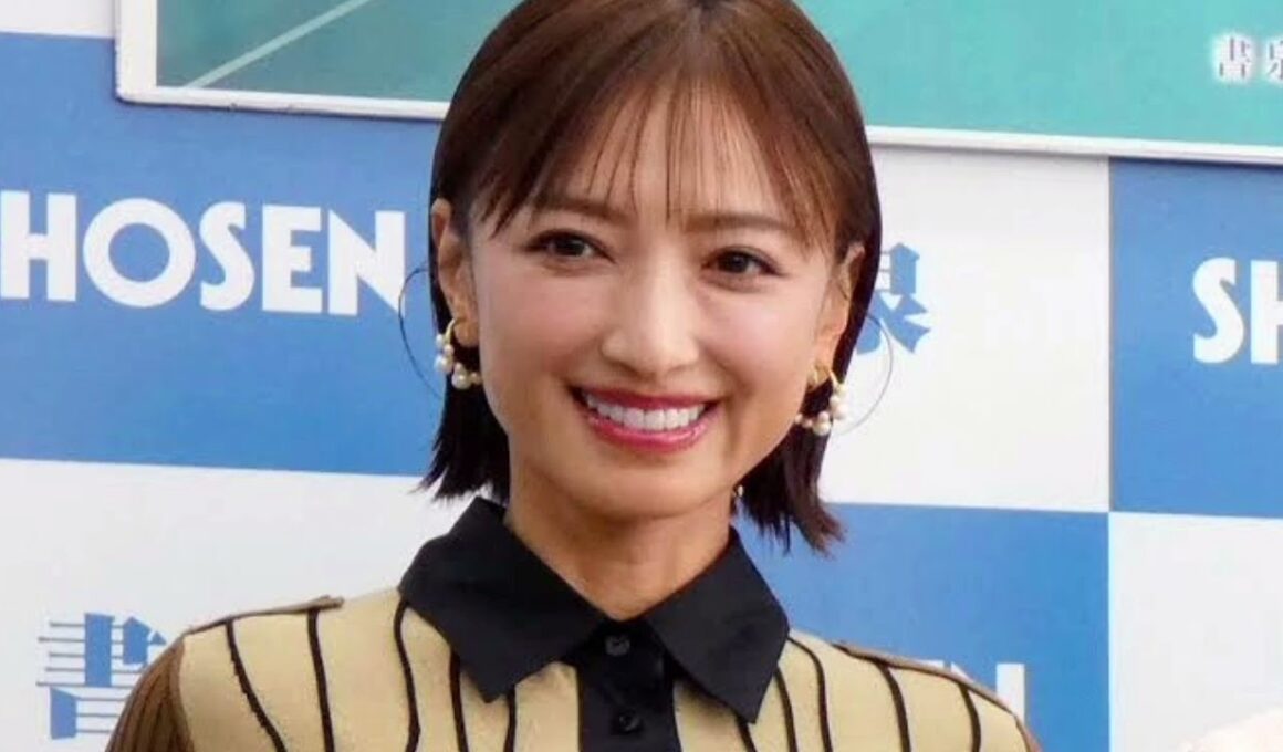 “奇跡の53歳” 望月理恵のミニスカショットにファン歓喜…大手事務所の “美しすぎる取締役” としての顔も