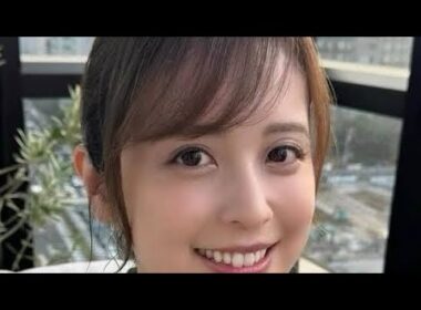 久慈暁子「もしかして？」白ニットゆったりロングワンピ映えスポットオフショ投稿に…