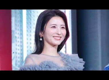 ＜宇賀なつみ＞透け感トップス　大人のワントーンコーデ　「TikTokトレンド大賞2025」でMC