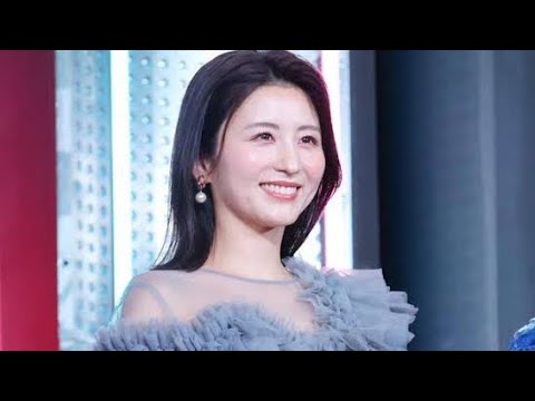 ＜宇賀なつみ＞透け感トップス　大人のワントーンコーデ　「TikTokトレンド大賞2025」でMC