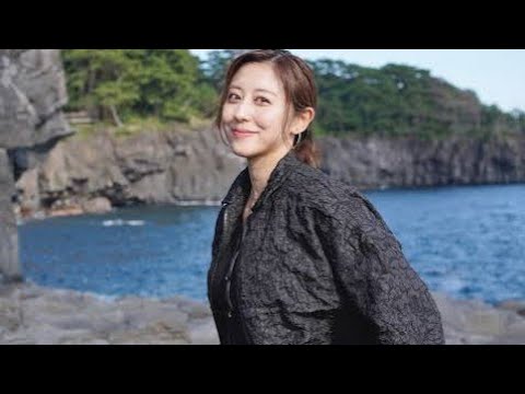 🔥斎藤ちはるアナ、海で“デニム美脚”炸裂🌊✨「動きやすさ重視なのに色気すごい！」と絶賛続出👀💙