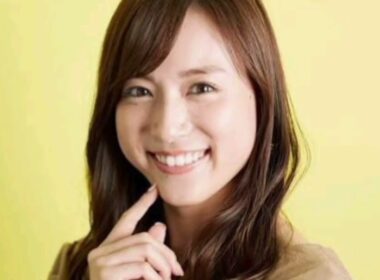 “小さすぎる水着姿が話題”元TBSアナ・笹川友里（35）、無防備なプライベートの様子を公開