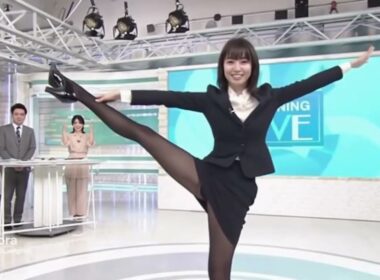 美しすぎるアナウンサーがY字バランス＆逆立ちチャレンジ！part2