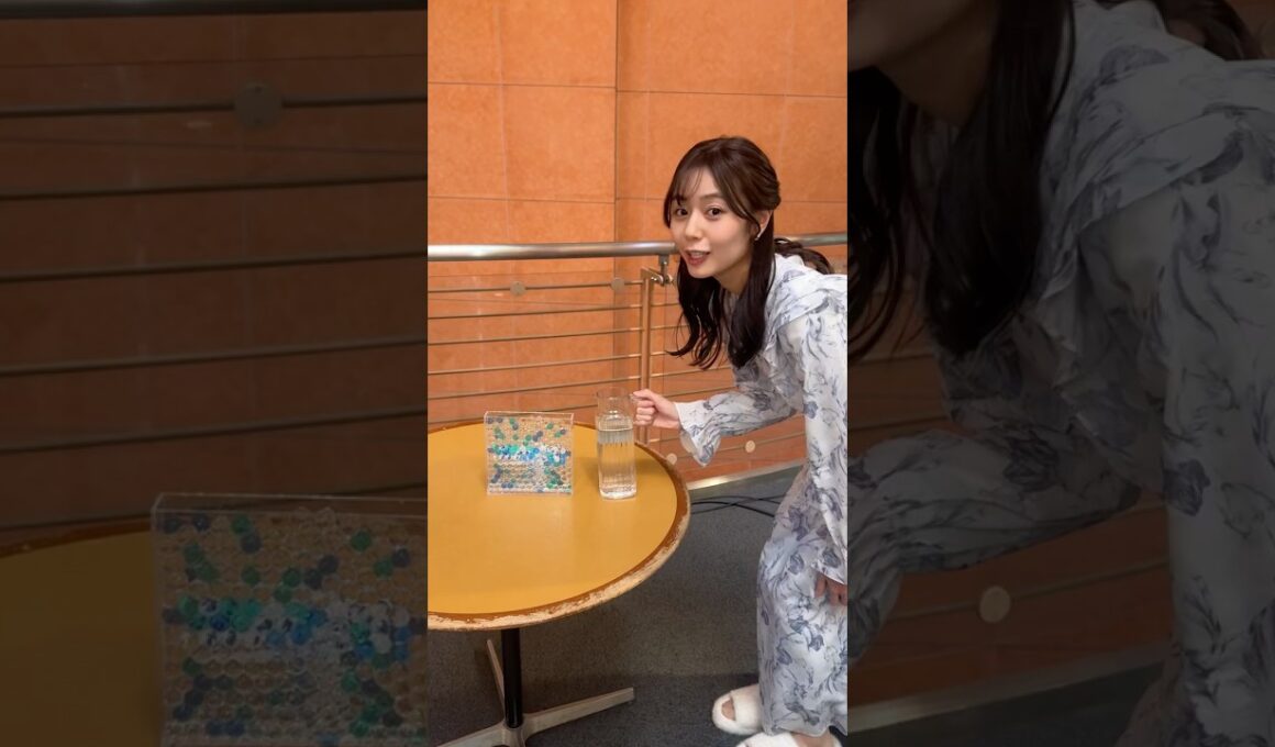 水をかけると文字が？💧ビーズが乱反射していたのが、水を入れると光の屈折が0になり奥にある文字が見える仕組み！#手作りフリップ #サンデーモーニング  グリーンランドと、トランプ大統領の思惑について