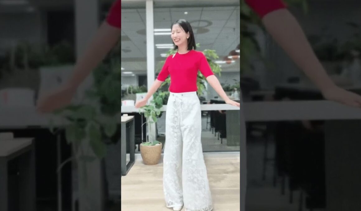 【海老原優香】アナ、透け感レースパンツ×赤ニットで魅せる春色コーデ！オフィスでも映えるきれいめカジュアル