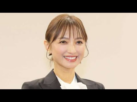 すごっ　奇跡の５０代　望月理恵アナ、ＴＶで見せない凄い衣装で写真撮影「ええーっ！？」衝撃走る「足細っ」「奇跡としか」「写真集出すしかない」「お若い」