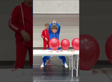 兄弟で風船割り