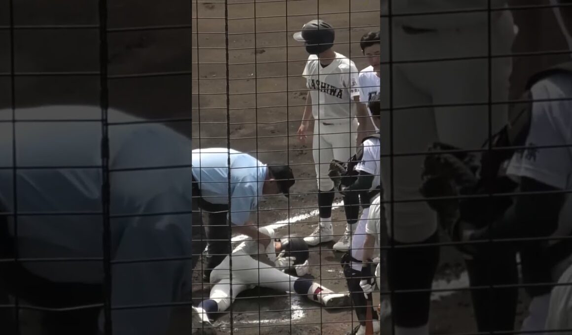 塁審「救急車呼んだほうがいいかも！！」頭部への死球で球場騒然！