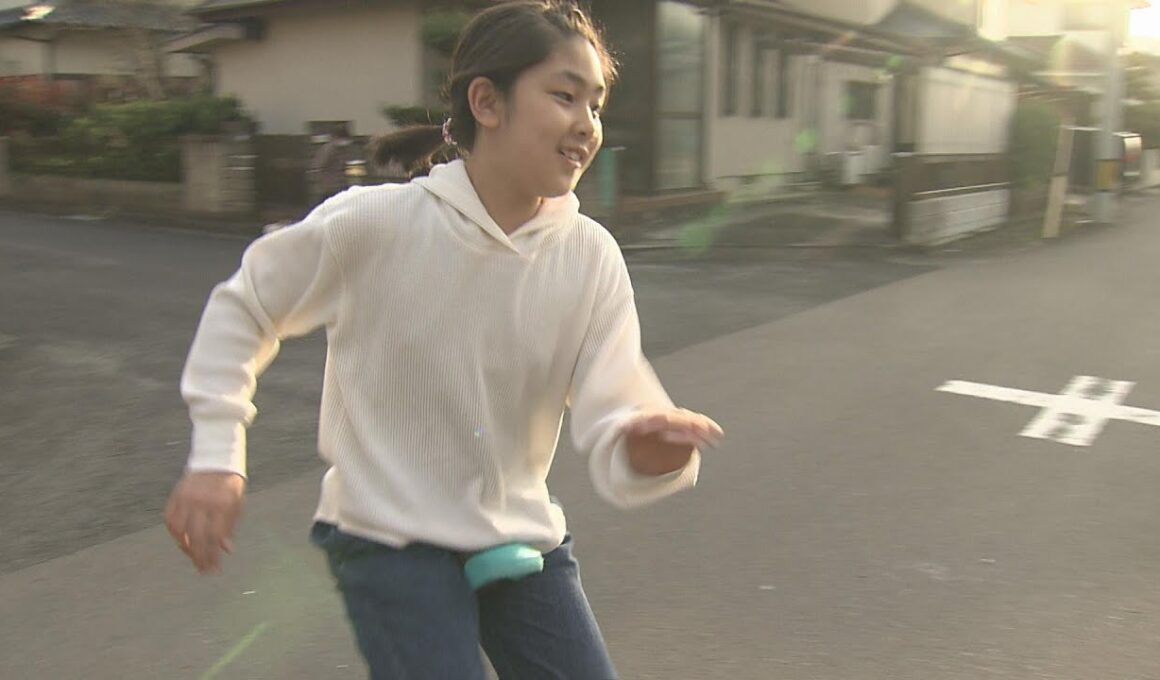 【全盲の女子高生】生後4か月で宣告…絶望から15年、一輪車を乗りこなしピアノを弾き語る。同世代に伝えた「見えない景色」の輝き