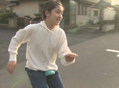 【全盲の女子高生】生後4か月で宣告…絶望から15年、一輪車を乗りこなしピアノを弾き語る。同世代に伝えた「見えない景色」の輝き
