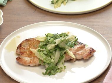 【3分クッキング公式】チキンソテー　セロリソース／トマトときゅうりのコロコロサラダ