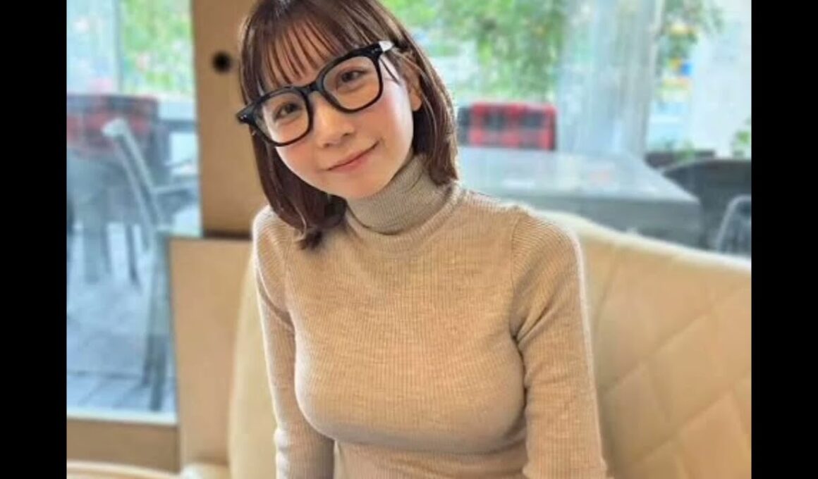 「この写真が人気なのなんでだろ？」めがね＆白ニット＆ツインテ〝ナチュラル〟ショットの吉田恵智華に反響「破壊力たまらん」「とっても素敵」