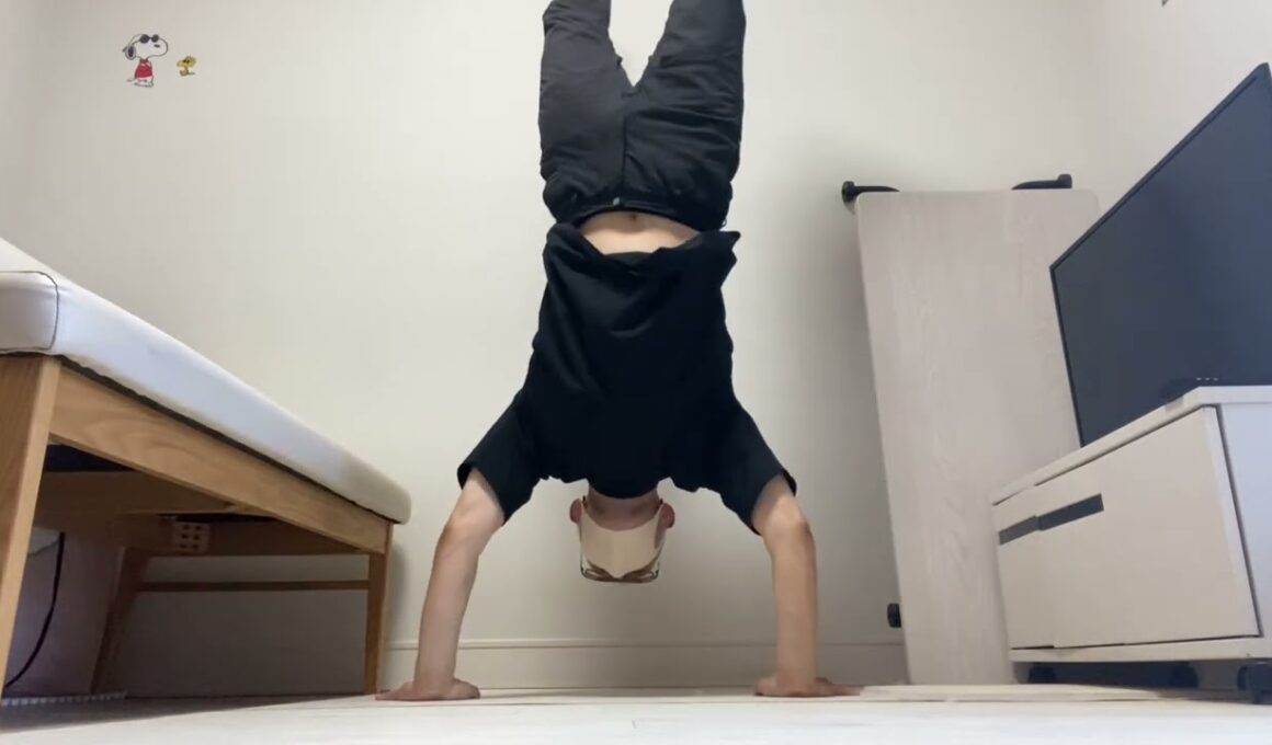 【孤独の56歳】逆立ち20日目　腰がやばくなってくる