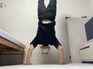 【孤独の56歳】逆立ち20日目　腰がやばくなってくる