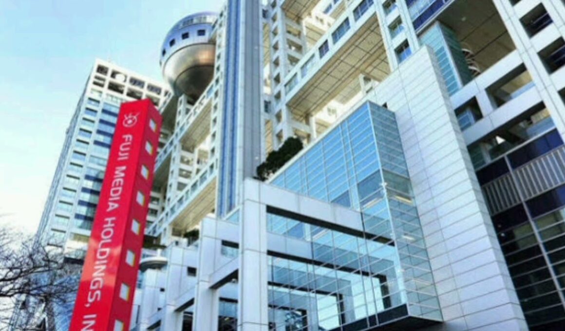 「遅刻したのは小室アナです」…「めざましテレビ」小室瑛莉子アナ、大ハプニングを伊藤利尋アナが伝える…「理由」説明にスタジオは和やかな笑い