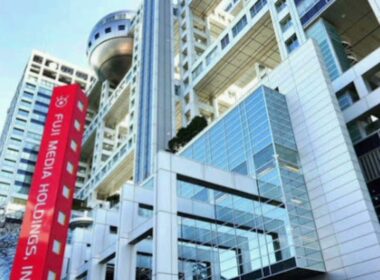 「遅刻したのは小室アナです」…「めざましテレビ」小室瑛莉子アナ、大ハプニングを伊藤利尋アナが伝える…「理由」説明にスタジオは和やかな笑い