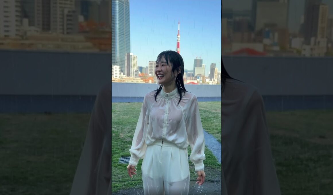 【下村彩里】アナ、強風でブララインが浮き出るシーンにドキッ！白コーデが逆に際立つ早口言葉対決