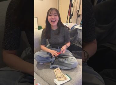 大量の札束を管理する指原莉乃
