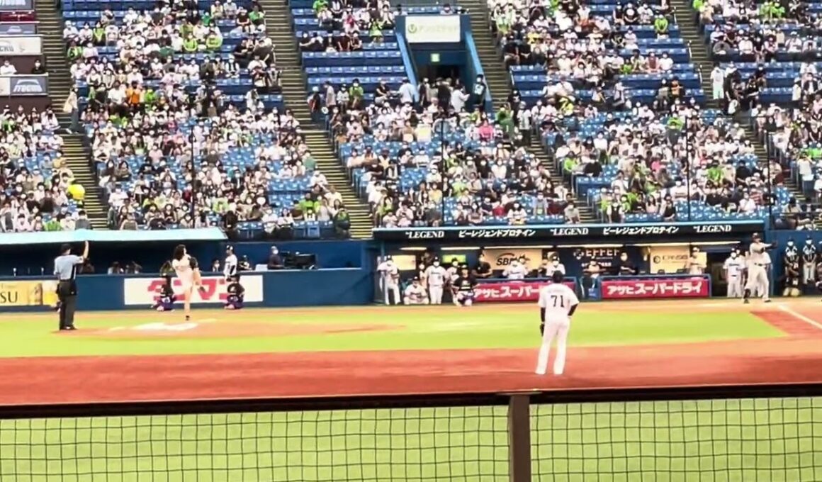2022.8.6 つば九郎DAYS 2000試合達成記念　始球式　テレビアナウンサー　小澤陽子さん