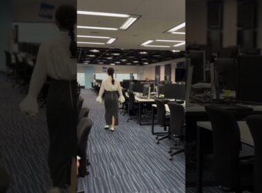 【山岸愛梨】スカートのスリットを見せたくててくてく【アンデミュウ コラボ】