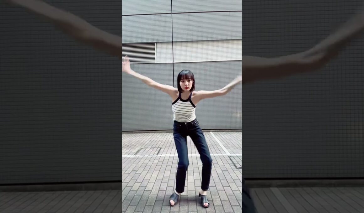 自慢の役満ボディ揺れてる（笑）　#岡田紗佳　#役満ボディ