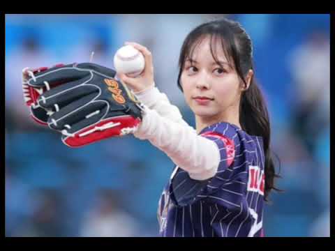 山本萩子さんが神宮球場で始球式