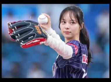 山本萩子さんが神宮球場で始球式に登場