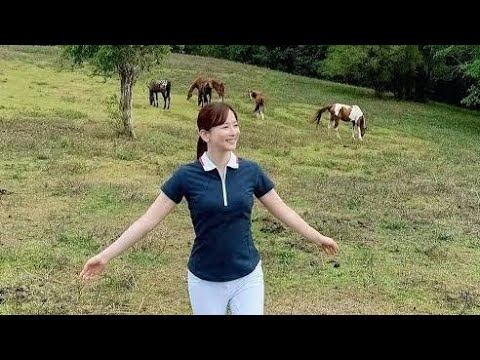 「42歳とは思えない可憐さ✨皆藤愛子の最新美貌に注目！🐴」